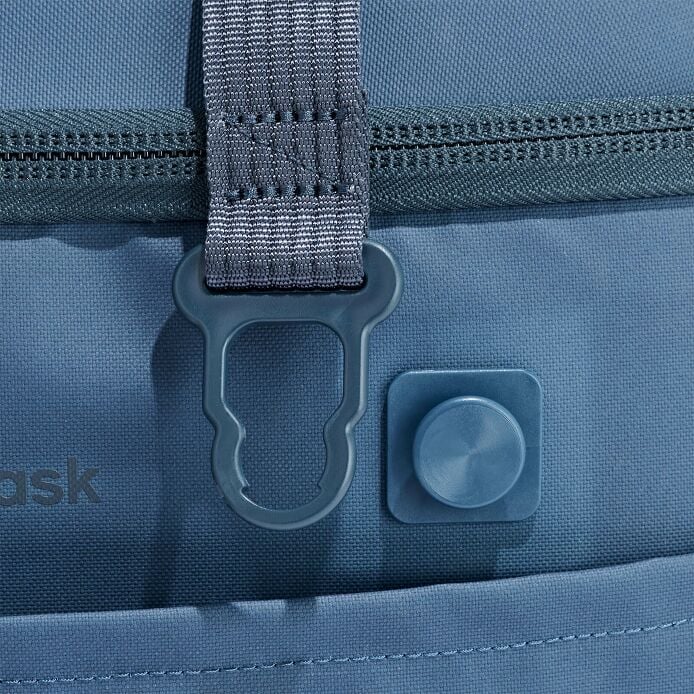 carryouttm-soft-cooler-15-l-z3 250815_hydro_cooler_details_14856_6.jpg