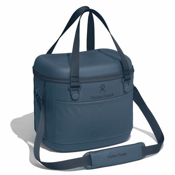 carryouttm-soft-cooler-15-l-z3 12pco384-carryout-cooler-15l-harbor-blue-angled_1.jpg