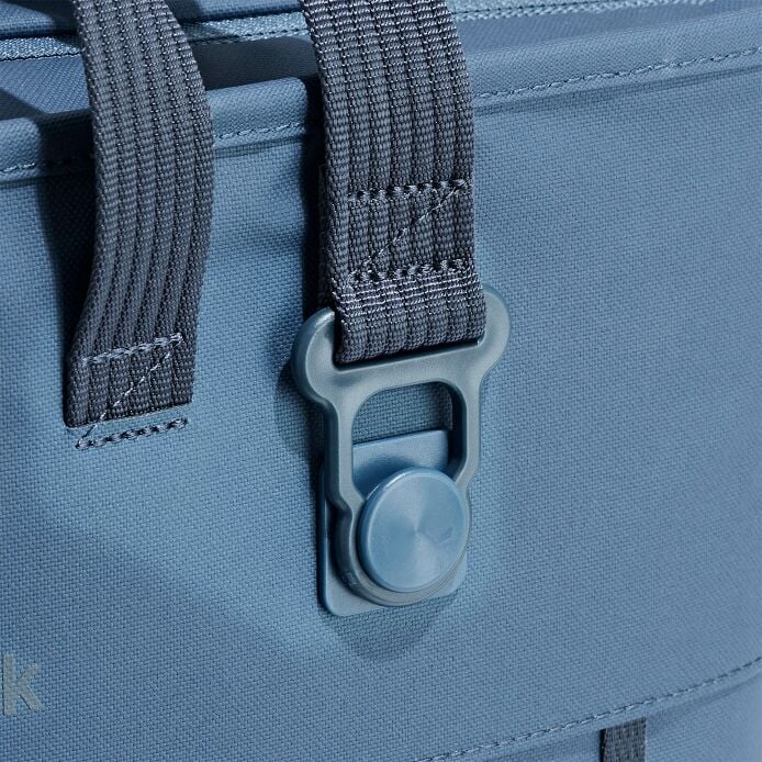 carryouttm-soft-cooler-tote-10-l-u6 250815_hydro_cooler_details_14838_6_3.jpg