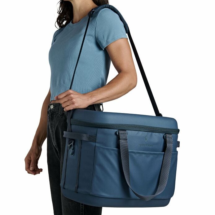 carryouttm-soft-cooler-30-l-s3 250815_hydro_s26_hb_14546_5.jpg
