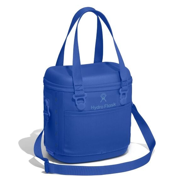 carryouttm-soft-cooler-10-l-y6 6pco382_carryout_cooler_10l_capri_blue_angled_1.jpg