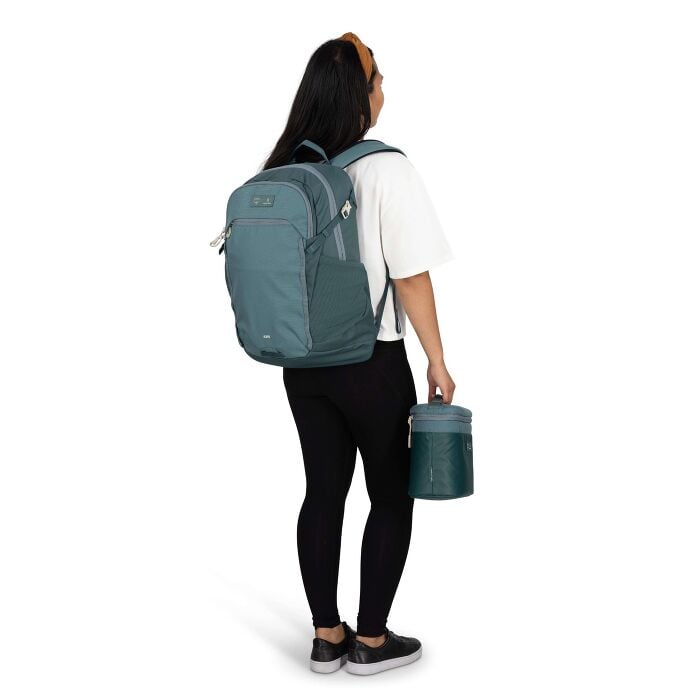 osprey-axis-x-hydro-flask-campus-essentials-bundle-r8 axisxhydroflask_s26_onbody2_cascadeblue_10007249_2.jpg