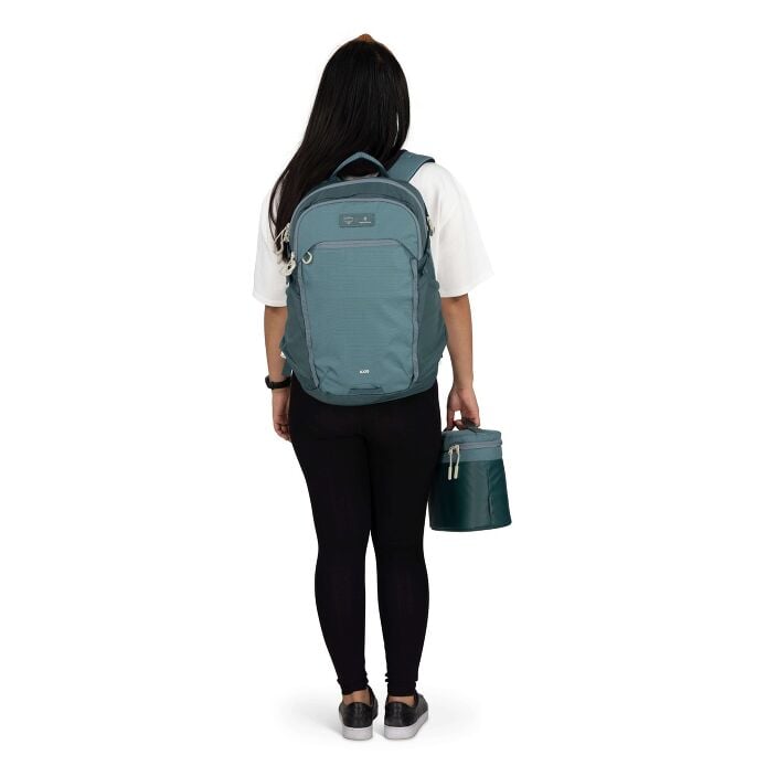 osprey-axis-x-hydro-flask-campus-essentials-bundle-r8 axisxhydroflask_s26_onbody3_cascadeblue_10007249_2.jpg