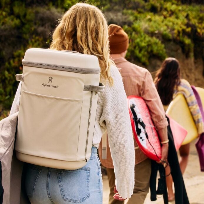 carryouttm-backpack-22-l-p1 hf_carryout_bouwer_d1_l1_torrey_pines_lifestyle_0974_2.jpg