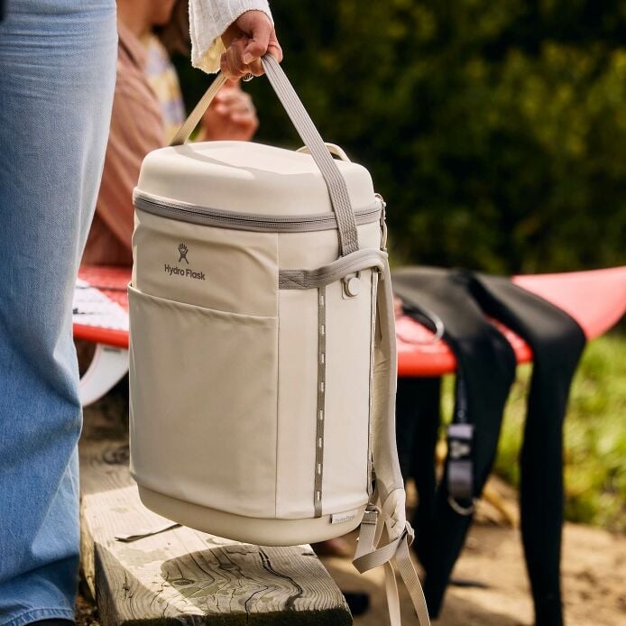 carryouttm-backpack-22-l-p1 hf_carryout_bouwer_d1_l1_torrey_pines_lifestyle_1444_2.jpg