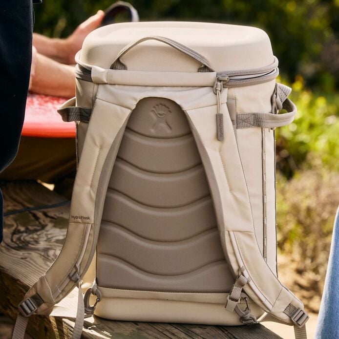 carryouttm-backpack-22-l-p1 hf_carryout_bouwer_d1_l1_torrey_pines_lifestyle_1841_3.jpg
