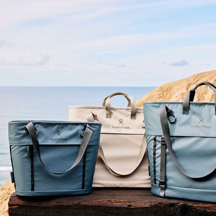 carryouttm-soft-cooler-tote-20-l-g0 hf_carryout_bouwer_d1_l1_torrey_pines_still_life_0055_9.jpg