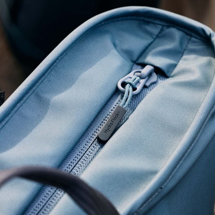 carryouttm-soft-cooler-tote-10-l-u6 hf_carryout_bouwer_d1_l1_torrey_pines_still_life_0112_4.jpg