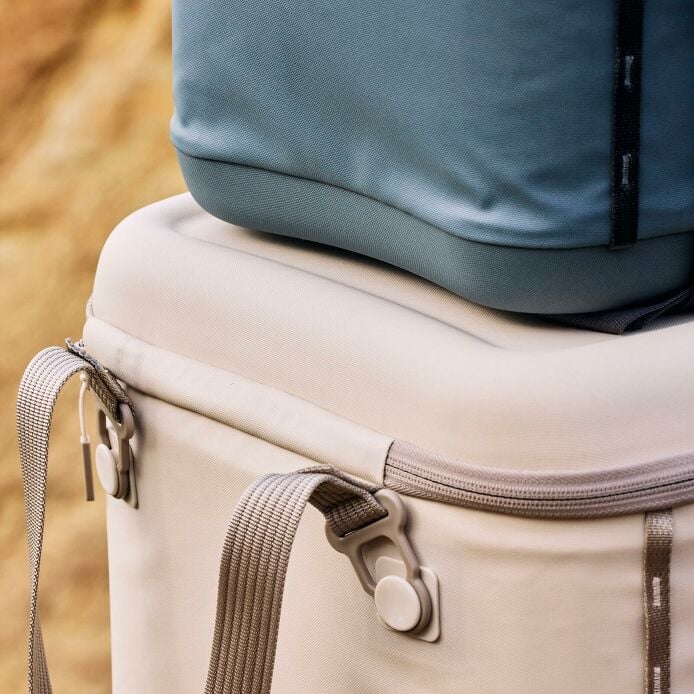 carryouttm-soft-cooler-15-l-z3 hf_carryout_bouwer_d1_l1_torrey_pines_still_life_0381_6.jpg