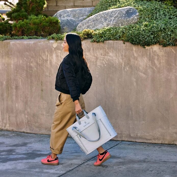 carryouttm-soft-cooler-tote-20-l-g0 hf_carryout_bouwer_d2_l1_stone_steps_0066_1.jpg