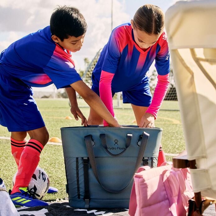 carryouttm-soft-cooler-tote-30-l-u9 hf_carryout_bouwer_d2_l2_parking_soccer_2454_1_1.jpg