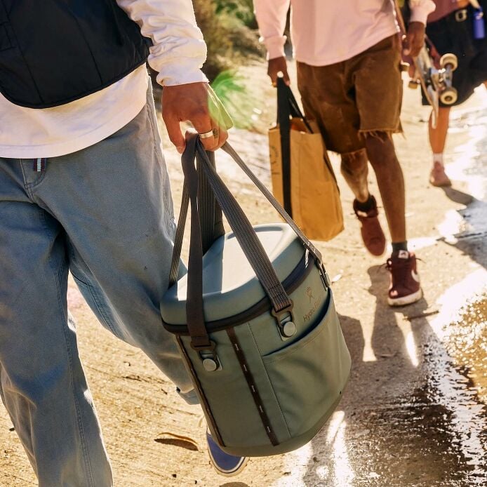 carryouttm-soft-cooler-10-l-y6 hf_carryout_bouwer_d2_l3_skate_ditch_3744_5.jpg