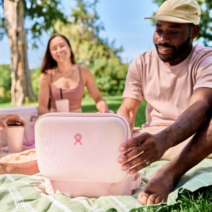 5-l-carry-outtm-lunch-box-v0 hf_s24_trillium_45_1.jpg