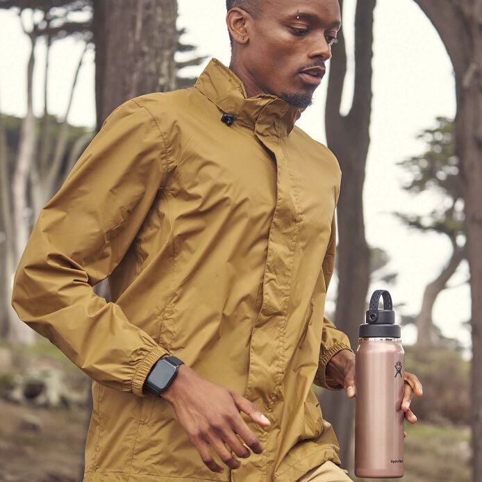 32-oz-lightweight-chug-cap-bottle-m6 hf_s26_lightweight_mcinnis_6206_1_2.jpg