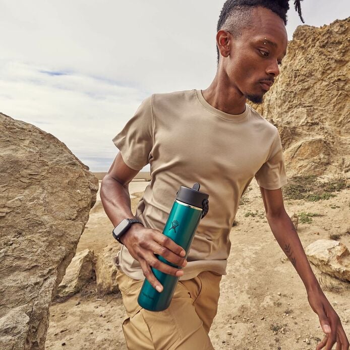 24-oz-lightweight-flex-straw-bottle-d2 hf_s26_lightweight_mcinnis_6828_4.jpg