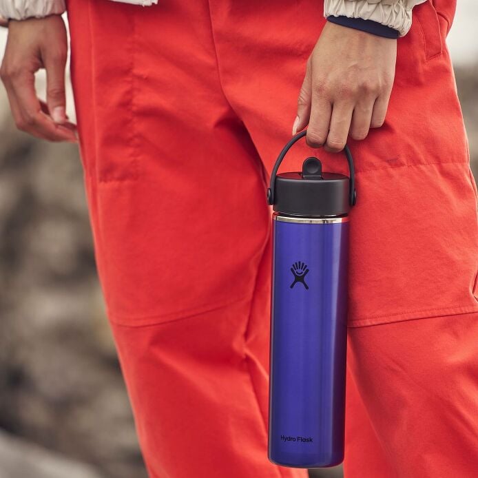 24-oz-lightweight-flex-straw-bottle-d2 hf_s26_lightweight_mcinnis_7443_3.jpg
