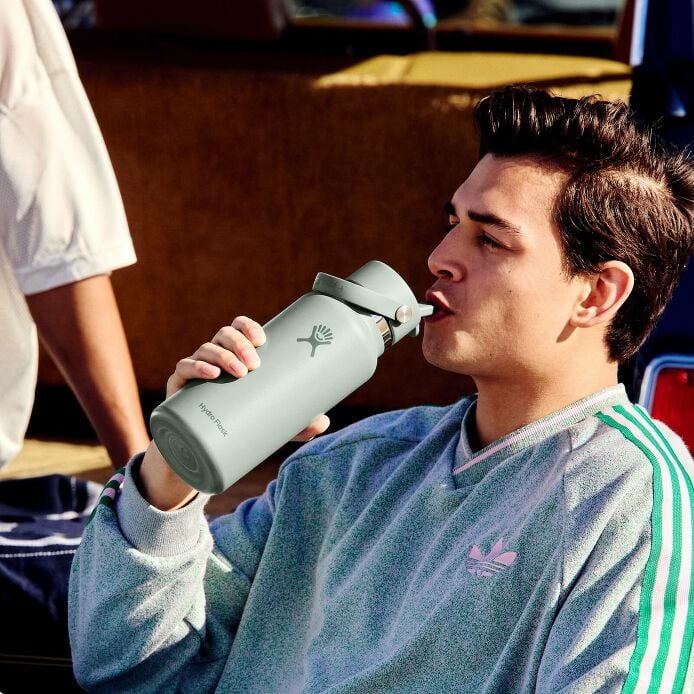 32-oz-wide-mouth-with-flex-straw-cap-v1 s25_tailgating_brouwer_exp-2028-06-01_04-6336_1__5.jpg